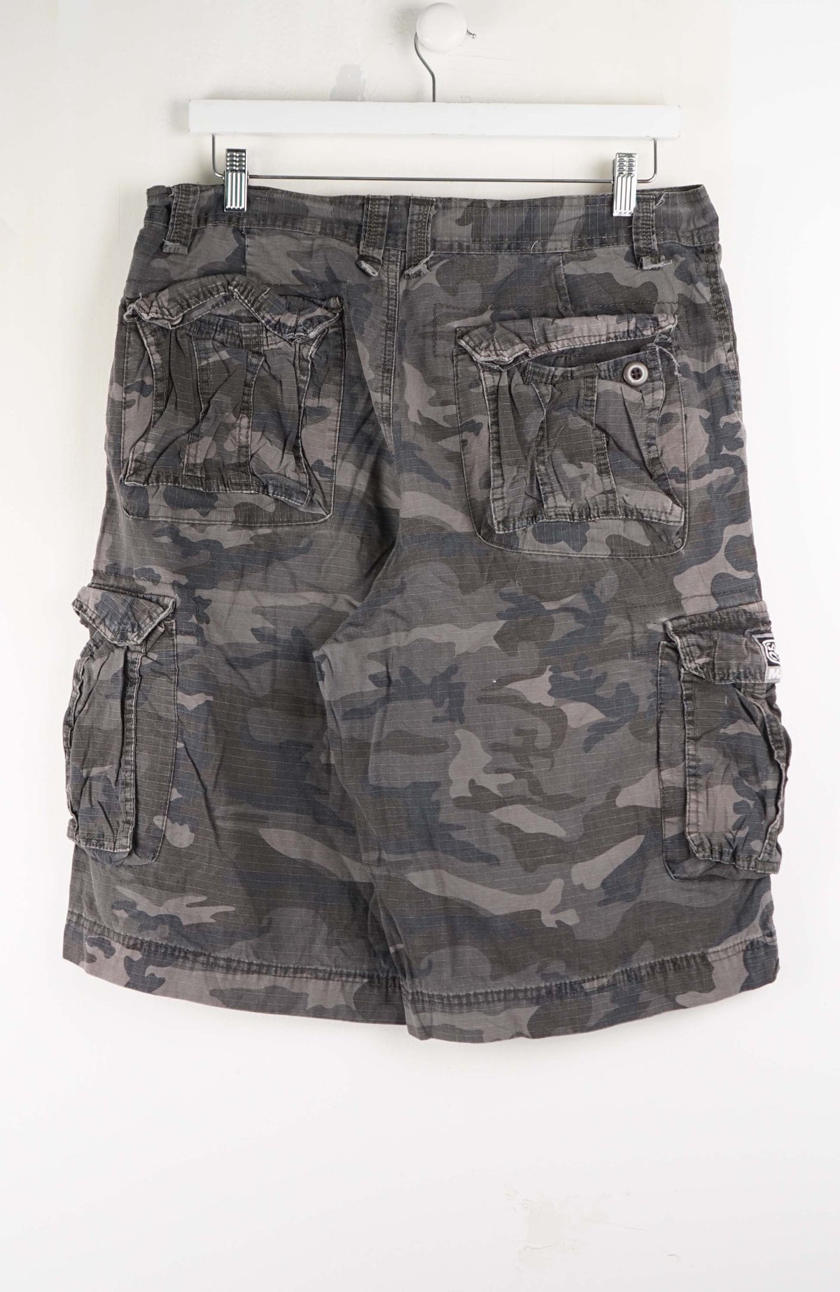 VINTAGE CAMO CARGO SHORTS W36
