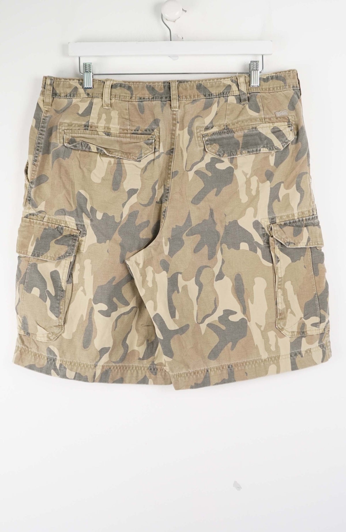 VINTAGE CAMO CARGO SHORTS W37