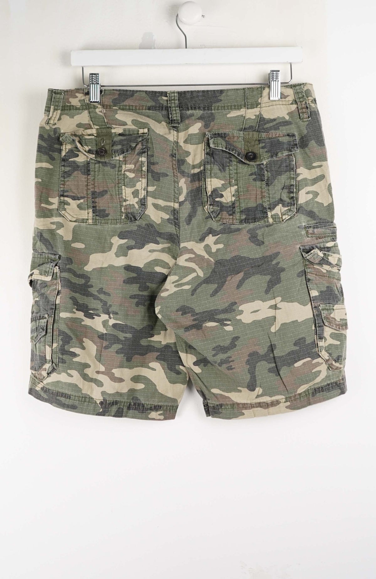 VINTAGE CAMO CARGO SHORTS W33