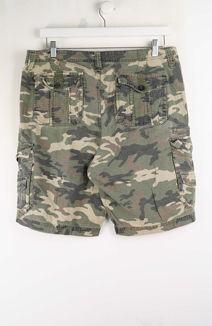 VINTAGE CAMO CARGO SHORTS W33