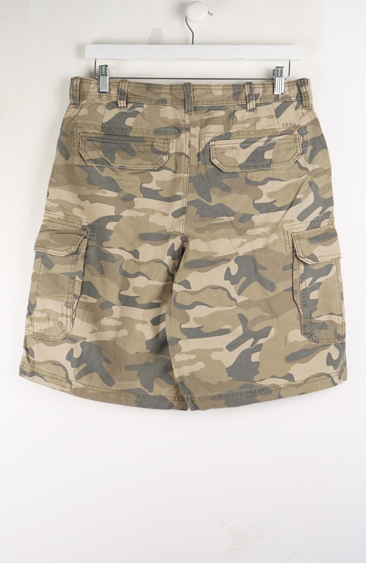 VINTAGE CAMO CARGO SHORTS W31