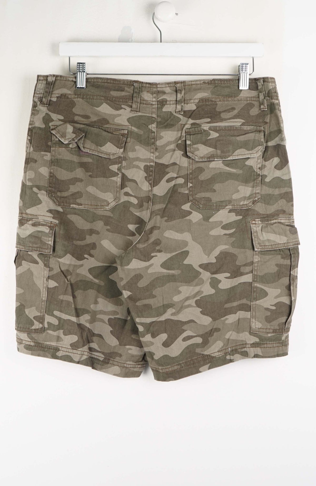 VINTAGE CAMO CARGO SHORTS W34