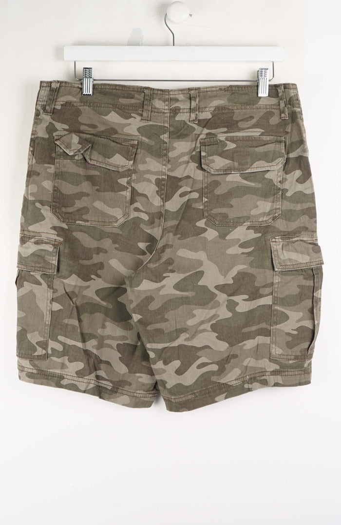VINTAGE CAMO CARGO SHORTS W34