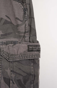 VINTAGE WRANGLER CAMO CARGO SHORTS W33