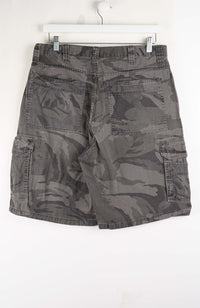 VINTAGE WRANGLER CAMO CARGO SHORTS W33