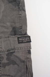 VINTAGE WRANGLER CAMO CARGO SHORTS W32