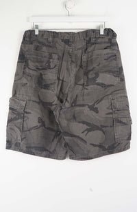 VINTAGE WRANGLER CAMO CARGO SHORTS W32