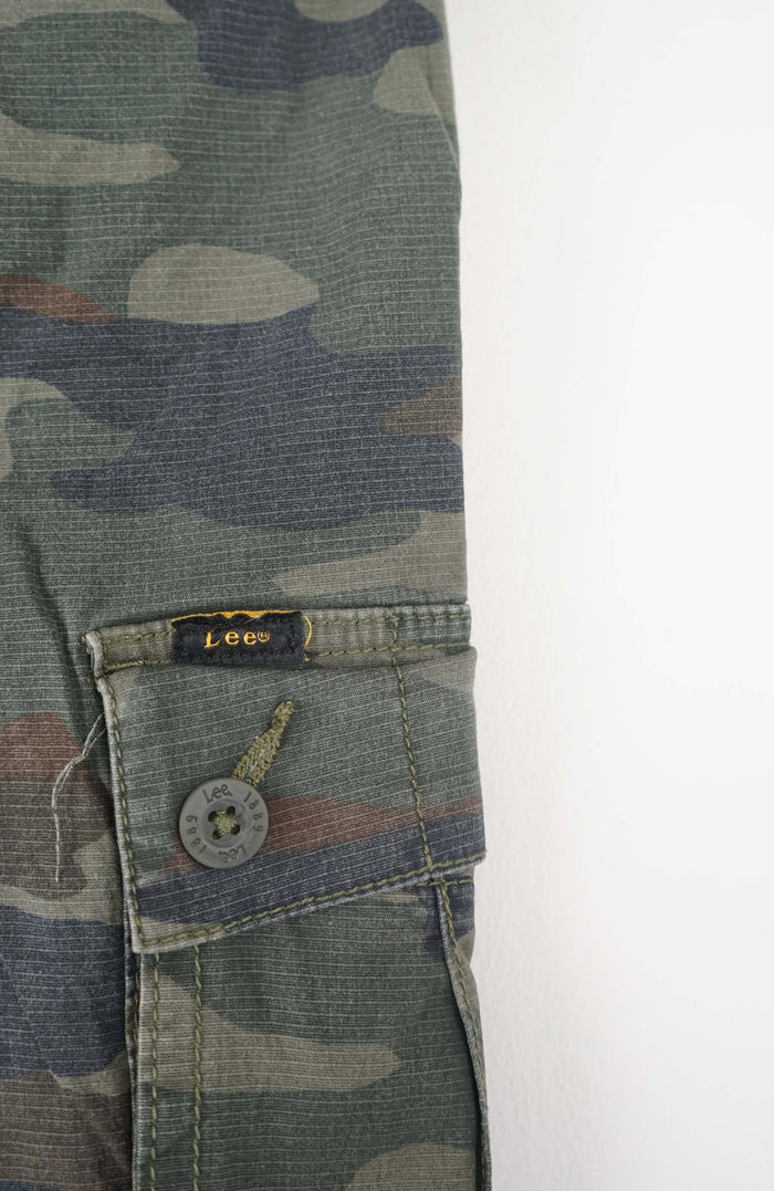 VINTAGE LEE CAMO CARGO SHORTS W28