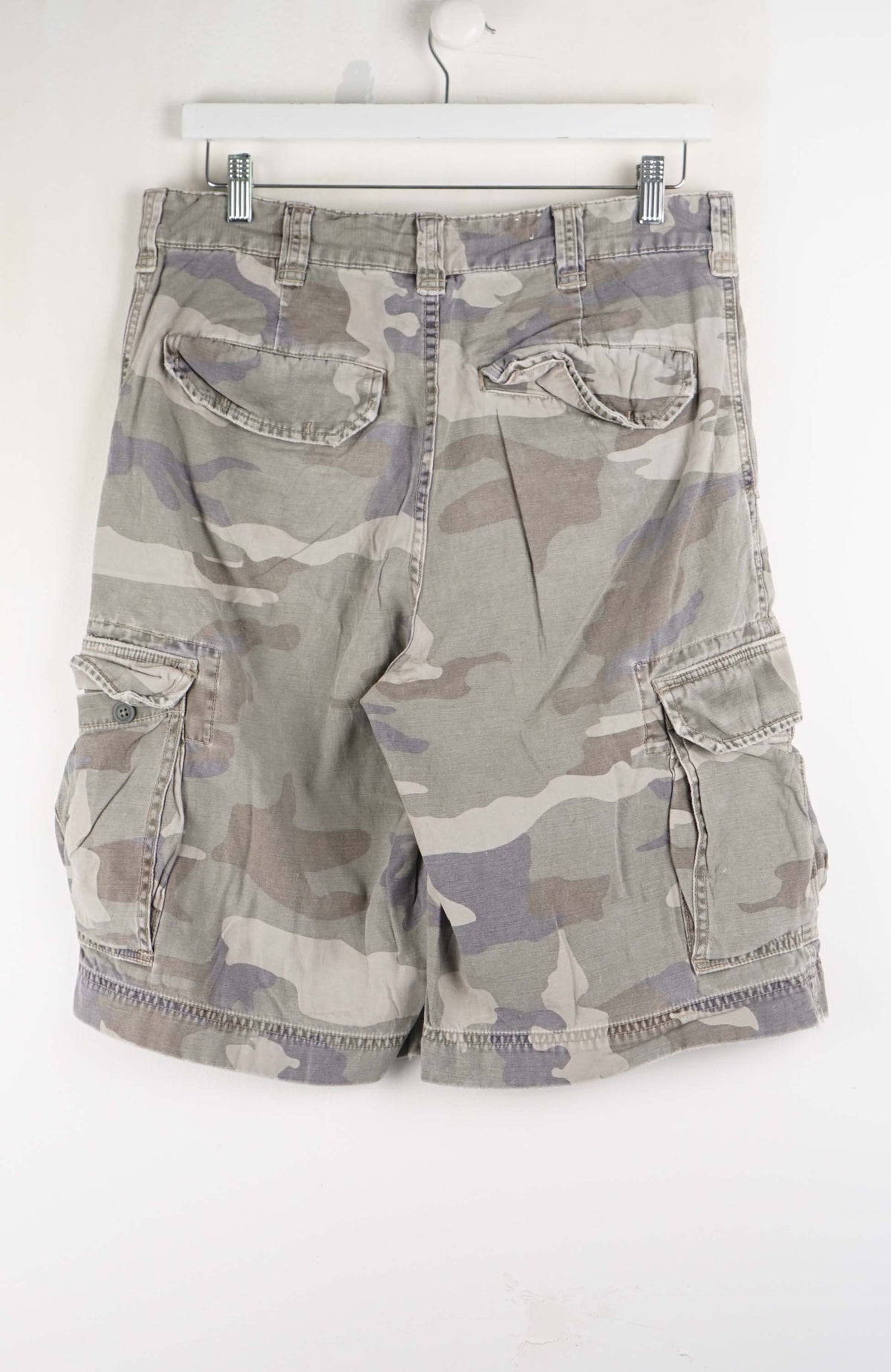 VINTAGE CAMO CARGO SHORTS W33