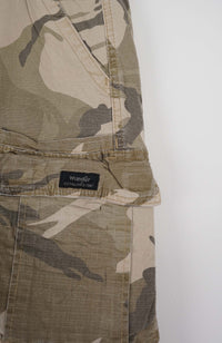 VINTAGE WRANGLER CAMO CARGO SHORTS W36