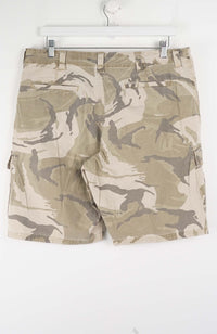 VINTAGE WRANGLER CAMO CARGO SHORTS W36