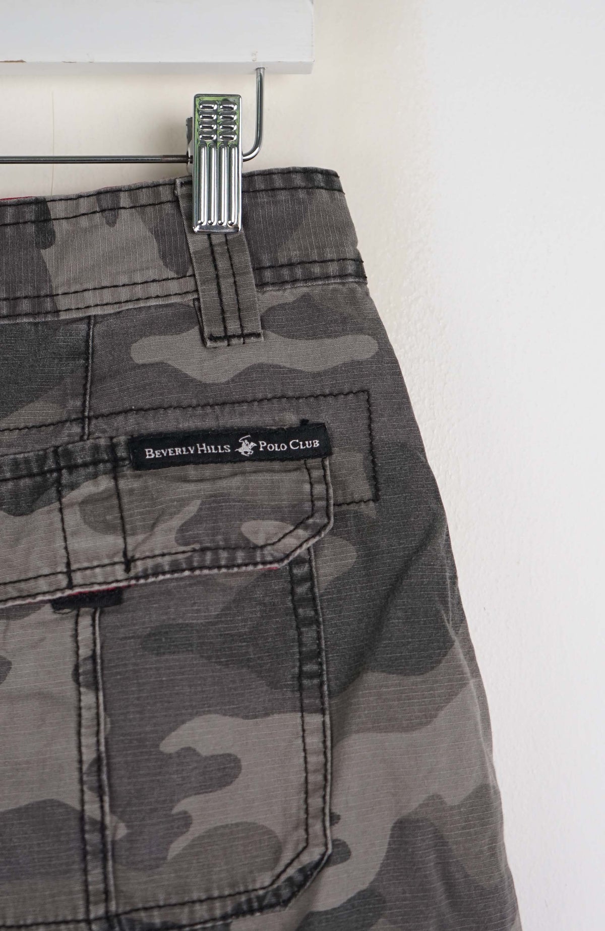 VINTAGE CAMO CARGO SHORTS W32