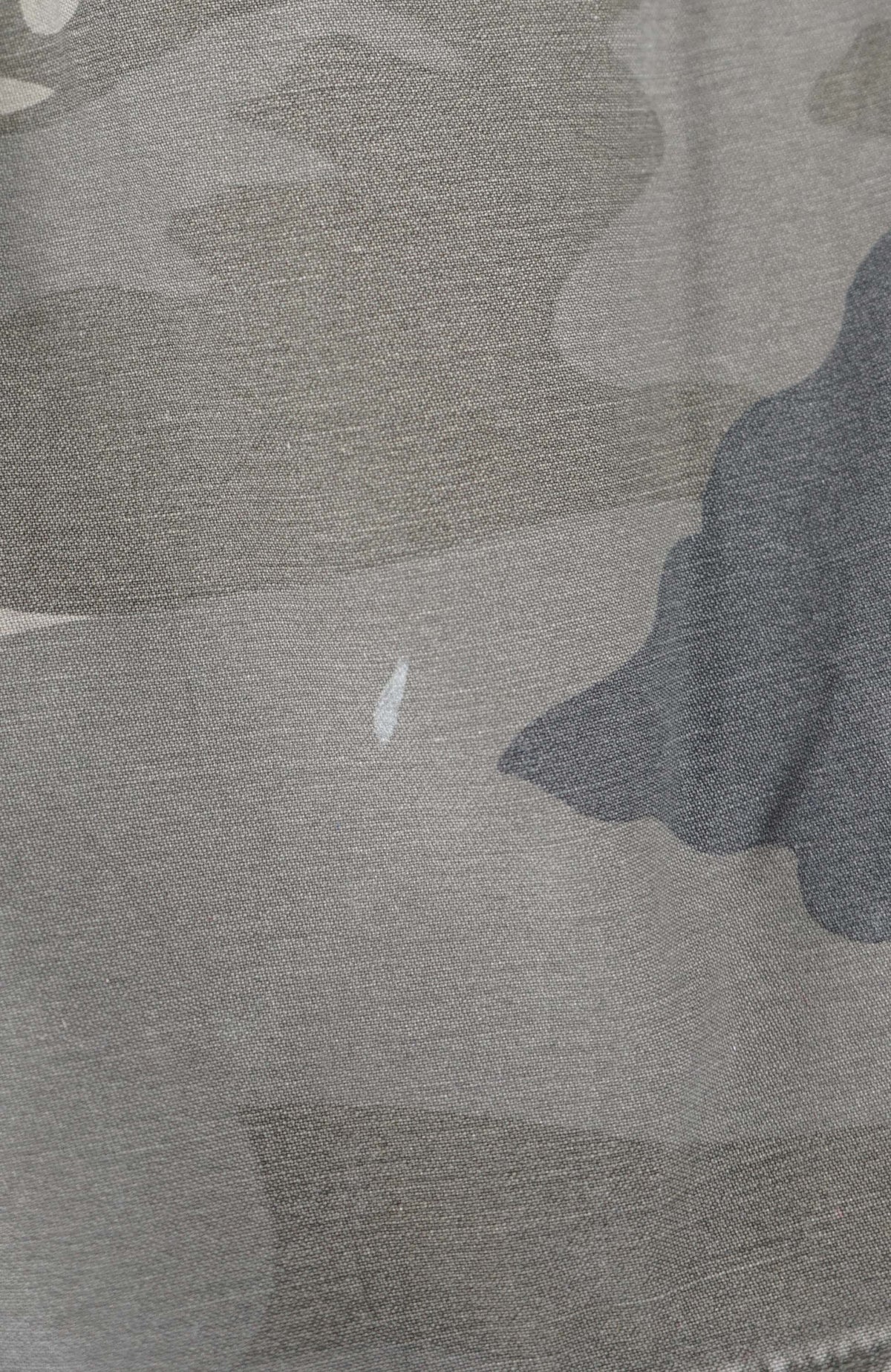 VINTAGE CAMO CARGO SHORTS W32