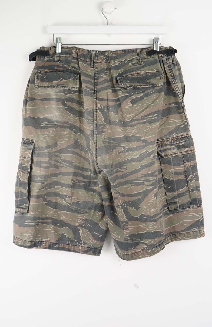 VINTAGE CAMO CARGO SHORTS W32