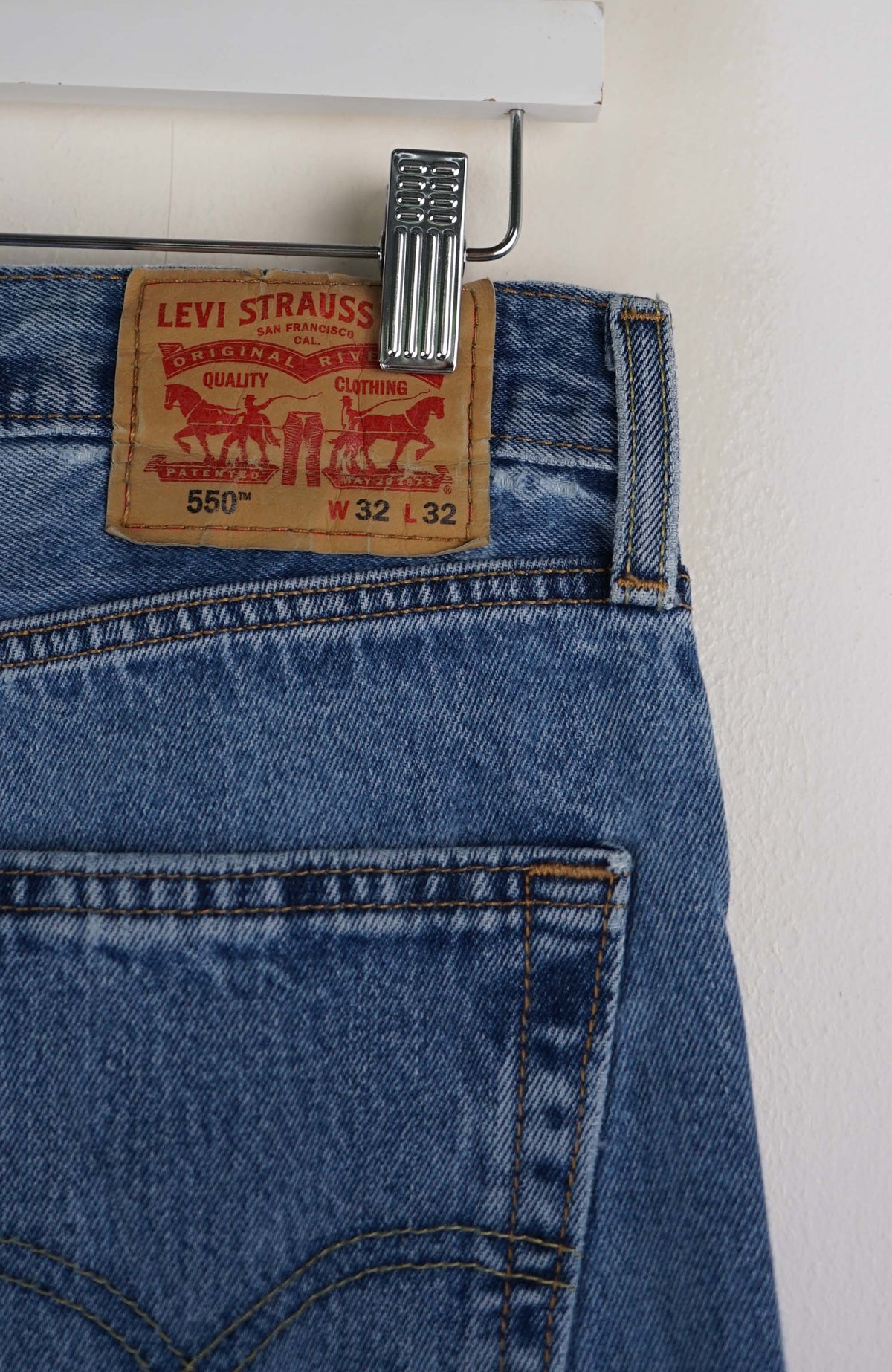 VINTAGE LEVIS JEANS W33