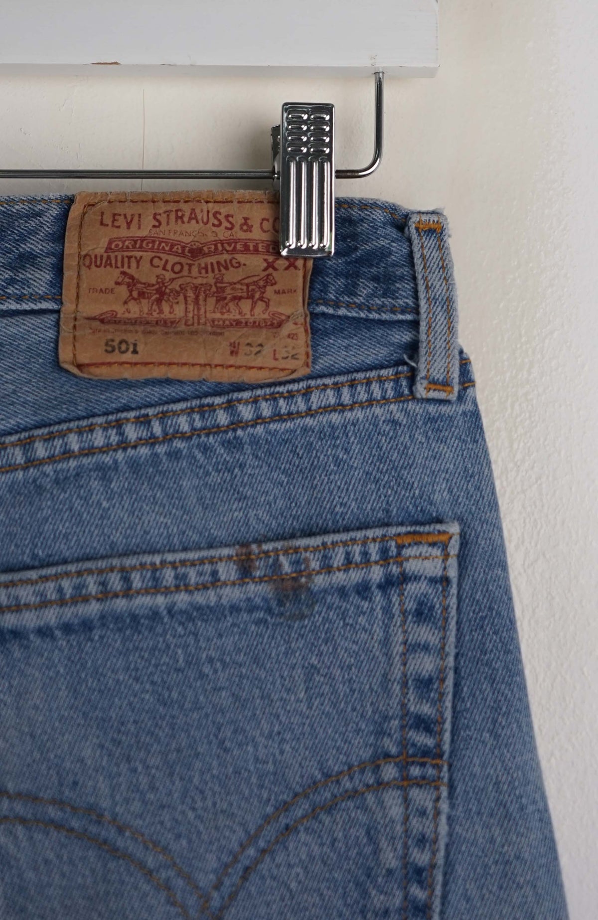 VINTAGE LEVIS JEANS W30