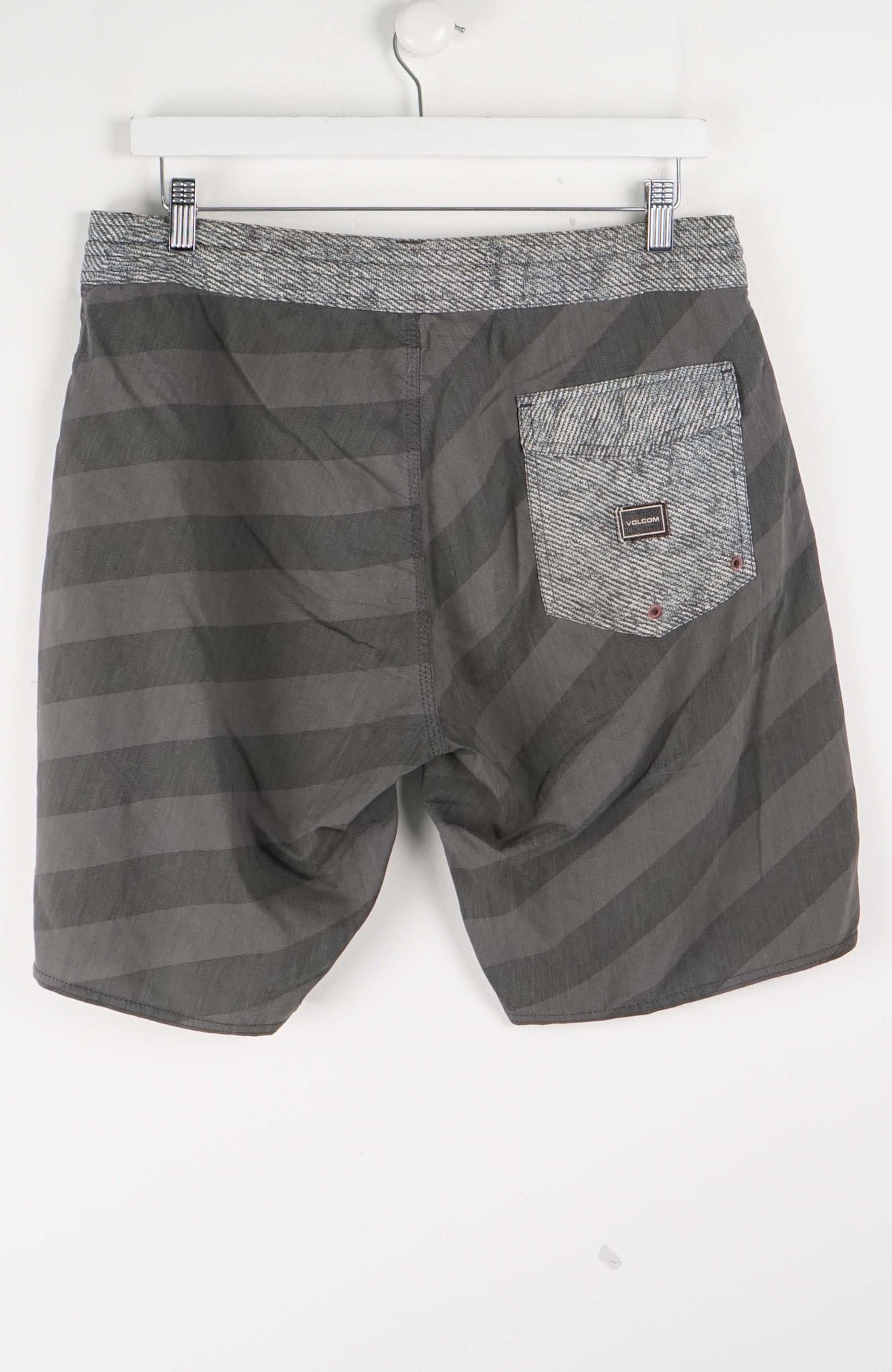 VINTAGE VOLCOM STONEYS BOARD SHORTS W33