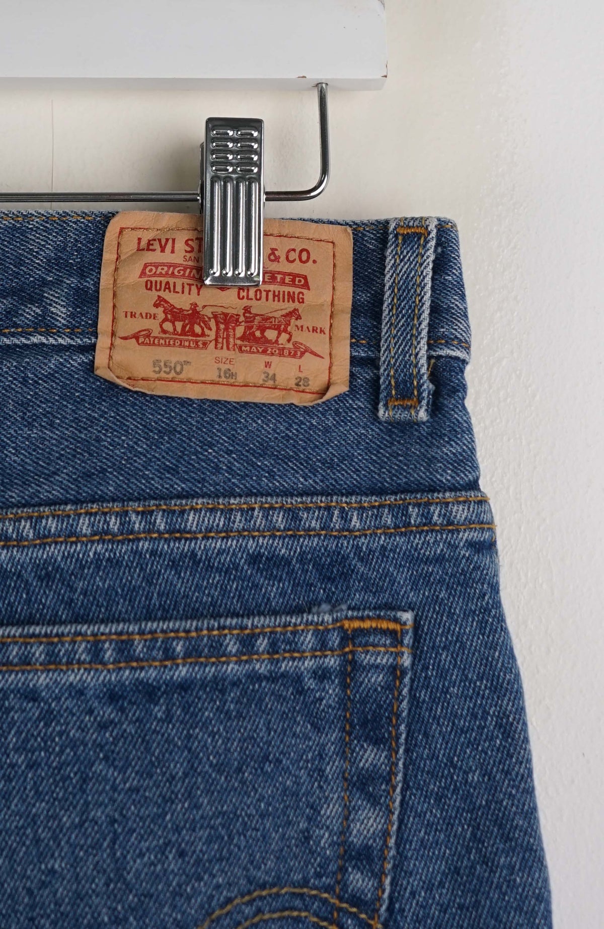 VINTAGE LEVIS JEANS W33