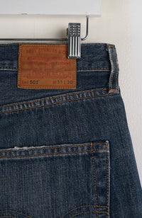 VINTAGE LEVIS JEANS W33