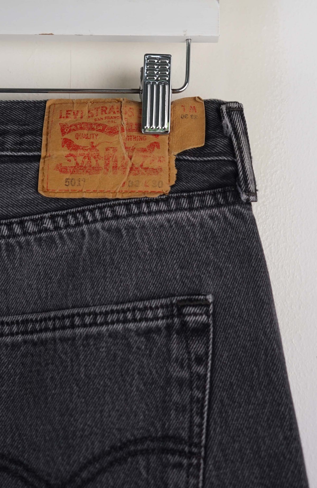 VINTAGE LEVIS JEANS W33