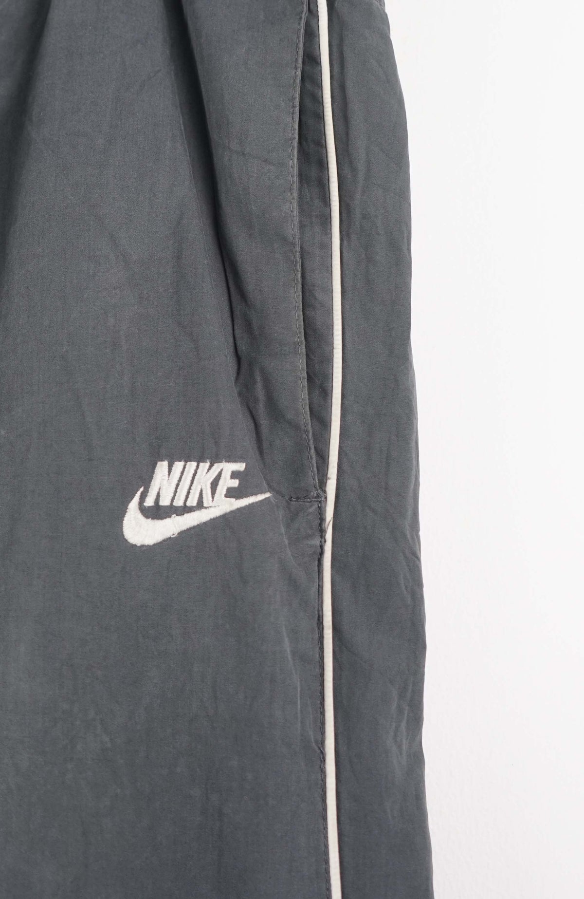 VINTAGE NIKE TRACK PANTS (XL)
