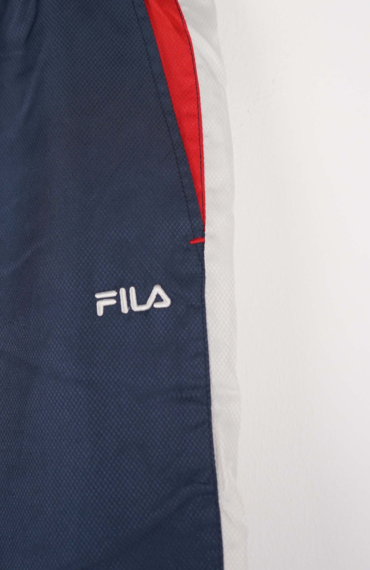 VINTAGE FILA TRACK PANT SHORTS (M)