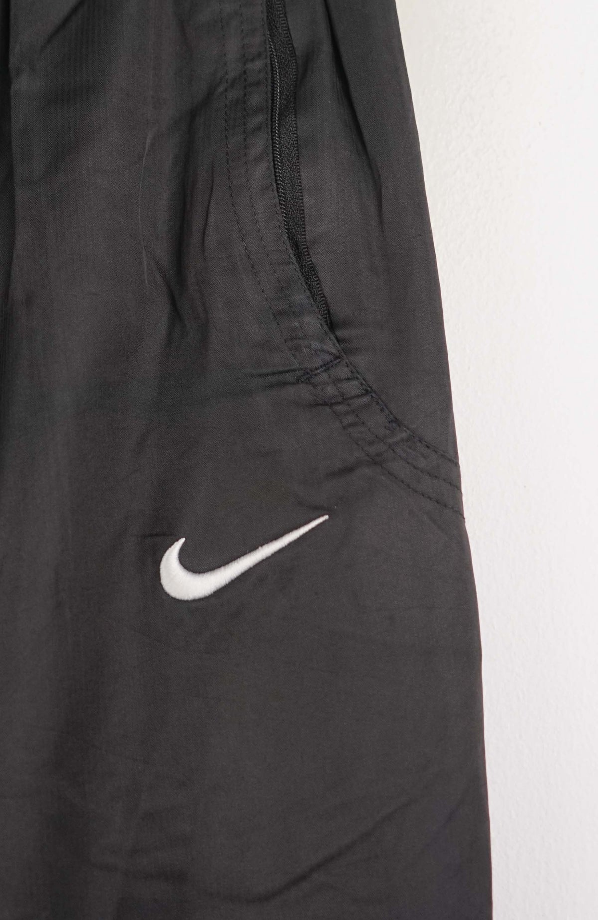 VINTAGE NIKE TRACK PANTS (M)