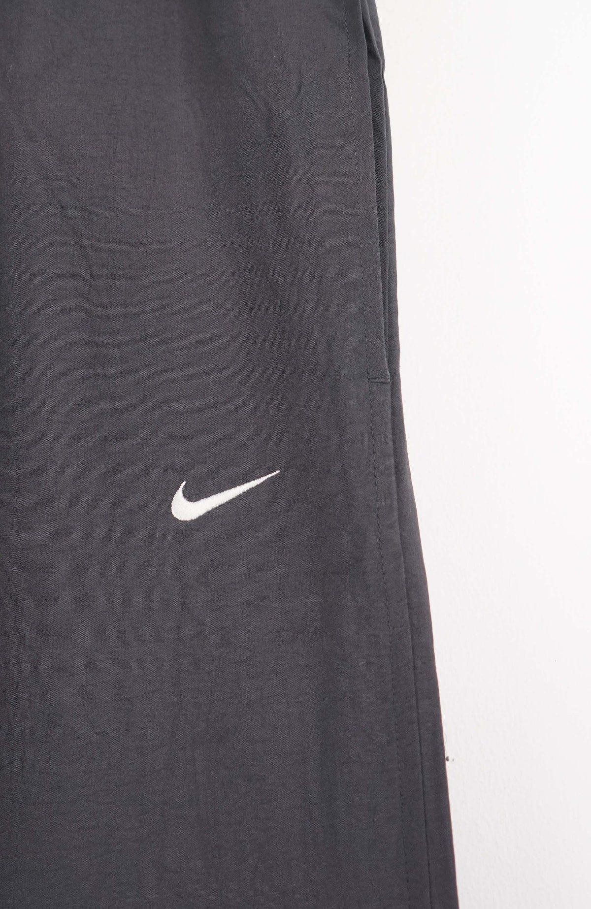VINTAGE NIKE TRACK PANTS (M)