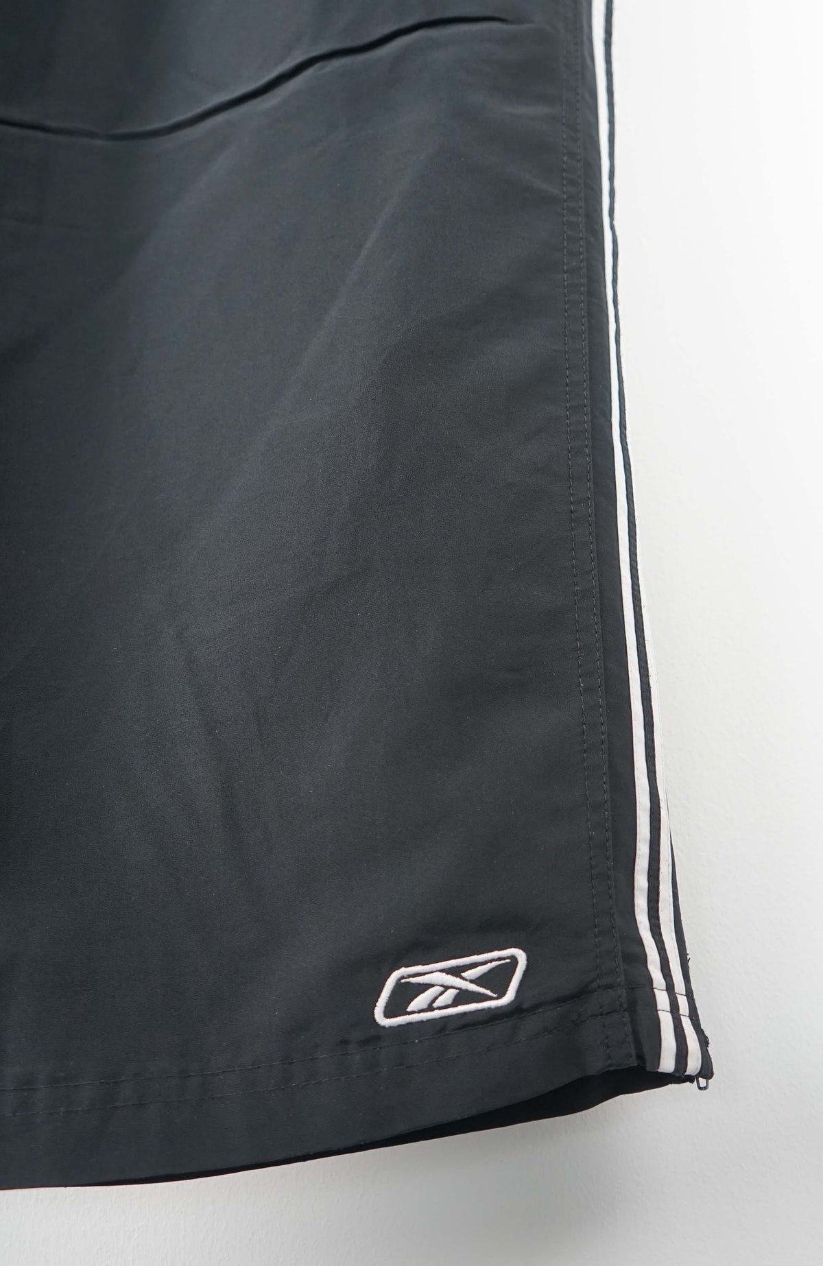 VINTAGE REEBOK TRACK PANTS (L)