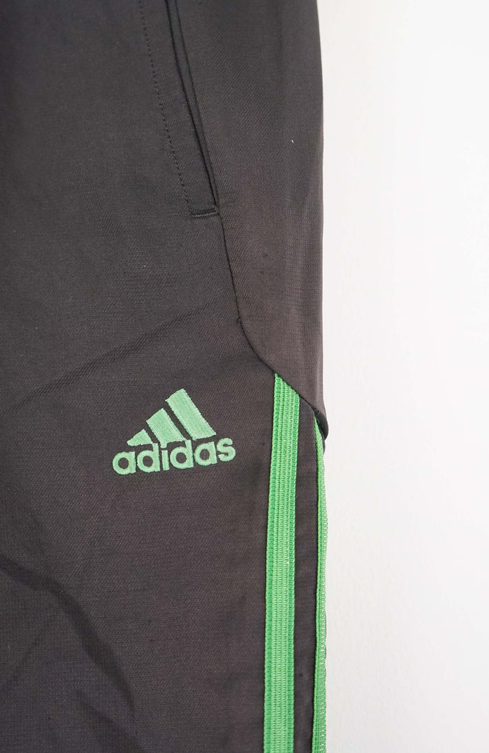 VINTAGE ADIDAS TRACK PANT SHORTS (S)