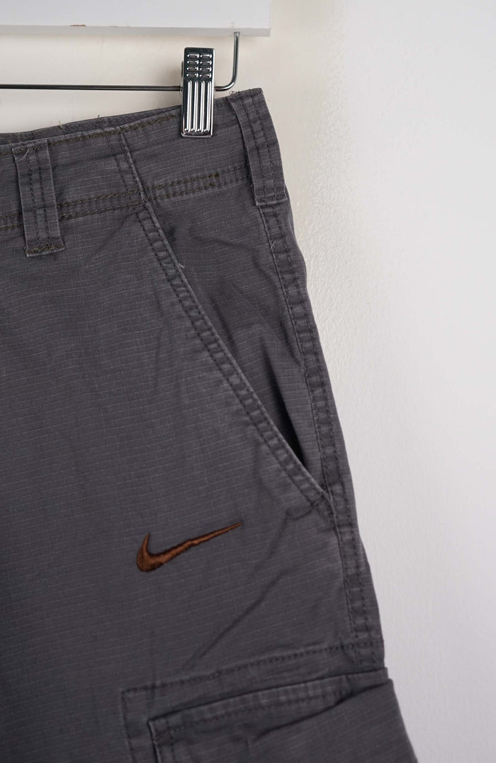 VINTAGE REWORK CARGO SHORTS W28