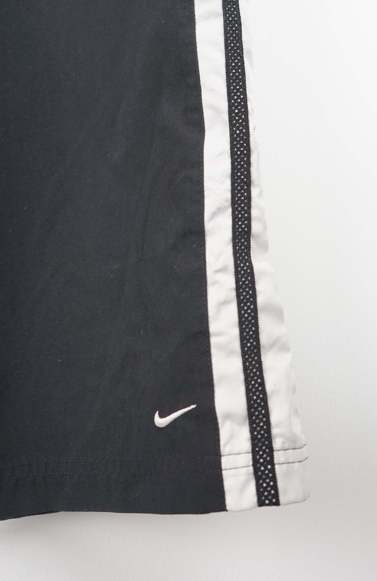 VINTAGE NIKE TRACK PANTS (L)