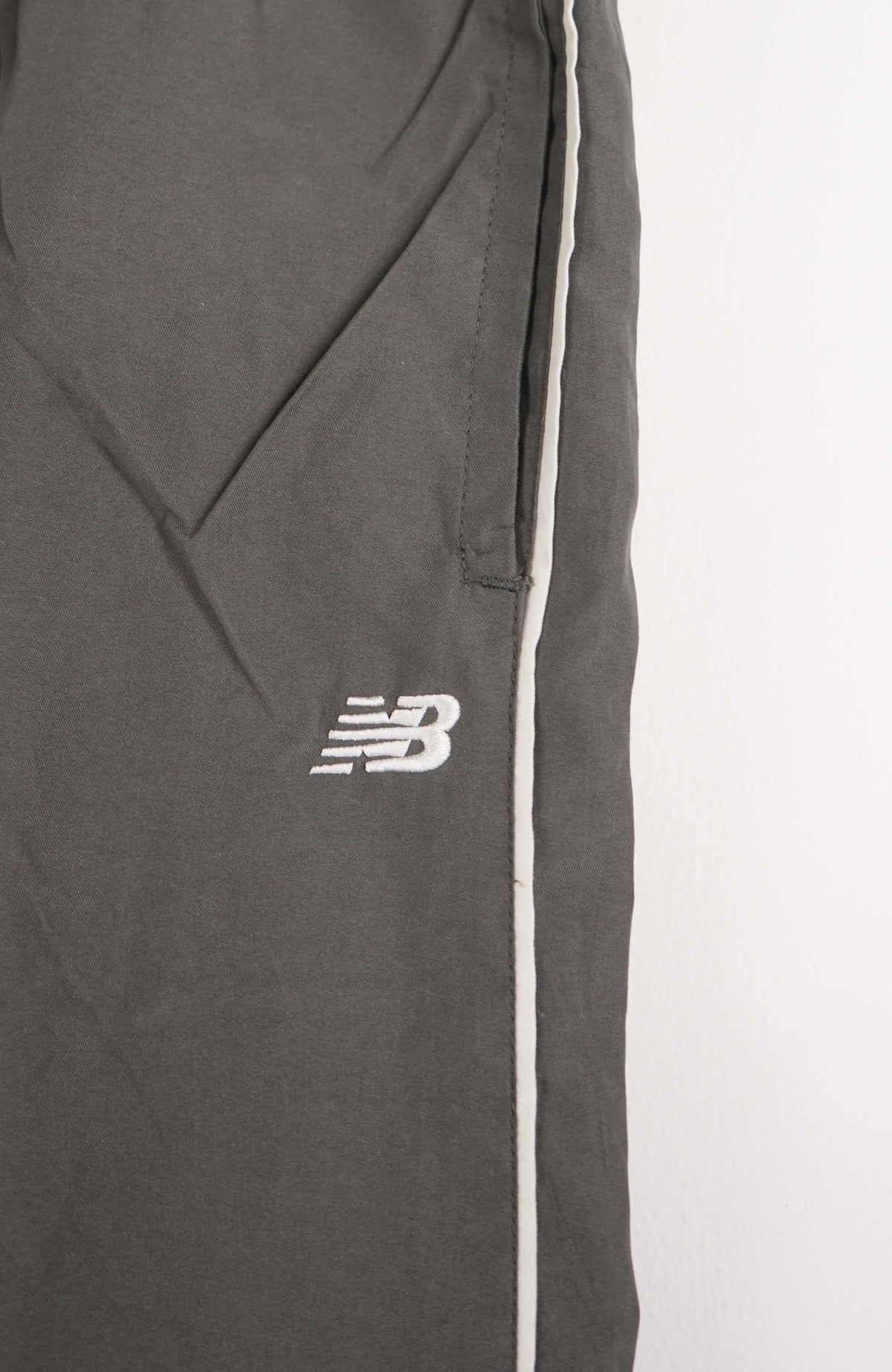VINTAGE NEW BALANCE TRACK PANTS (XL)