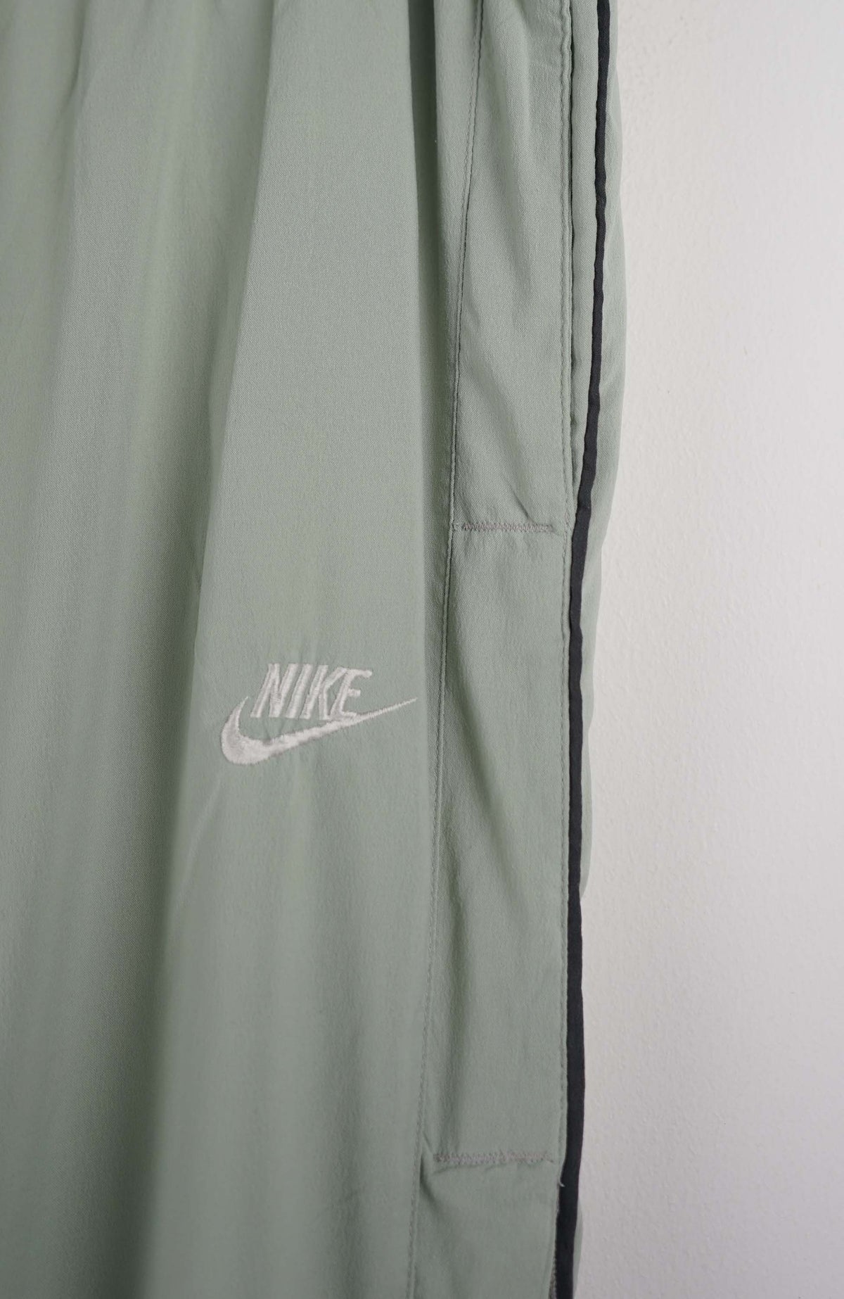 VINTAGE NIKE TRACK PANTS (XL)