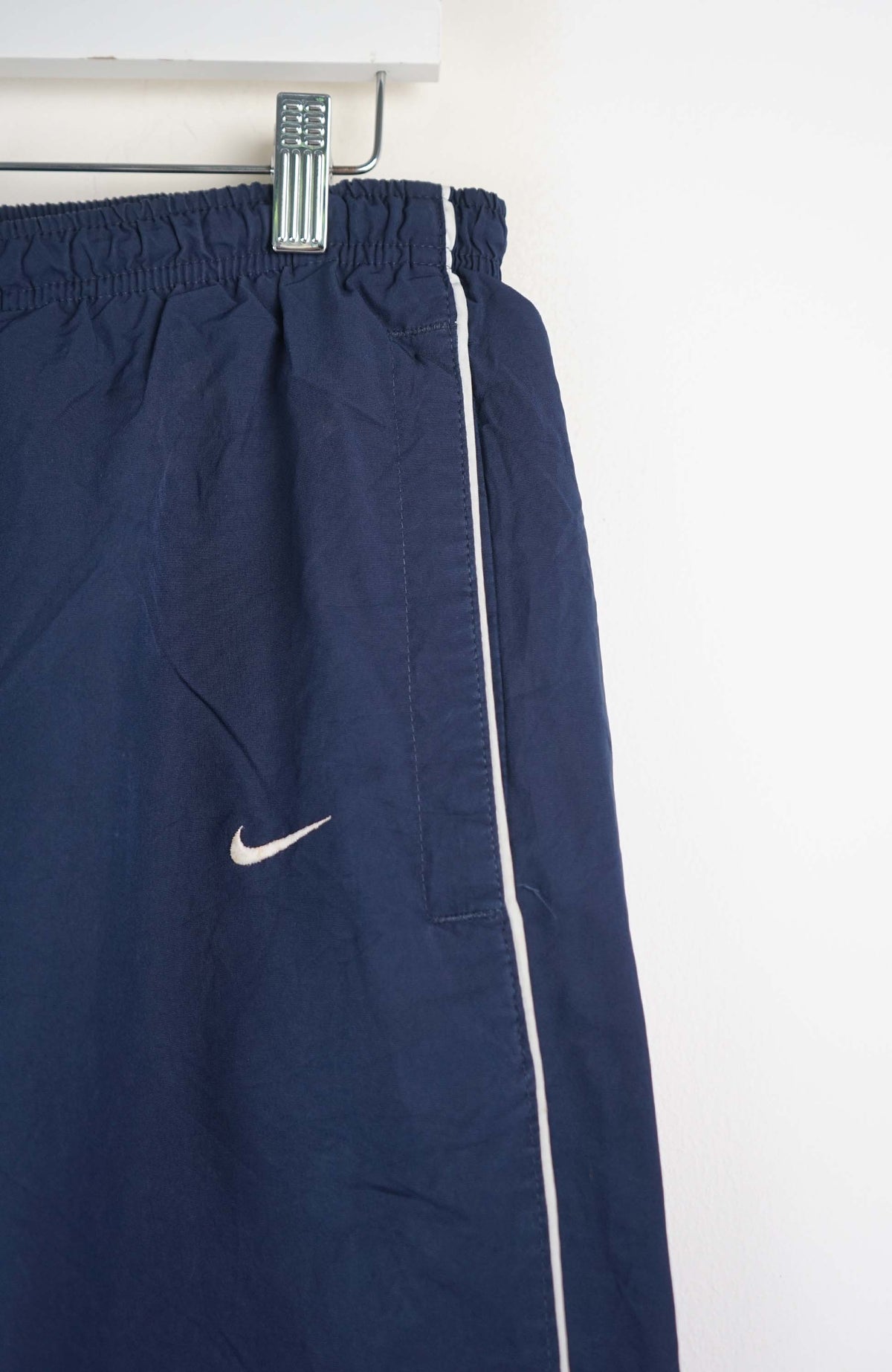 VINTAGE NIKE TRACK PANTS (M)