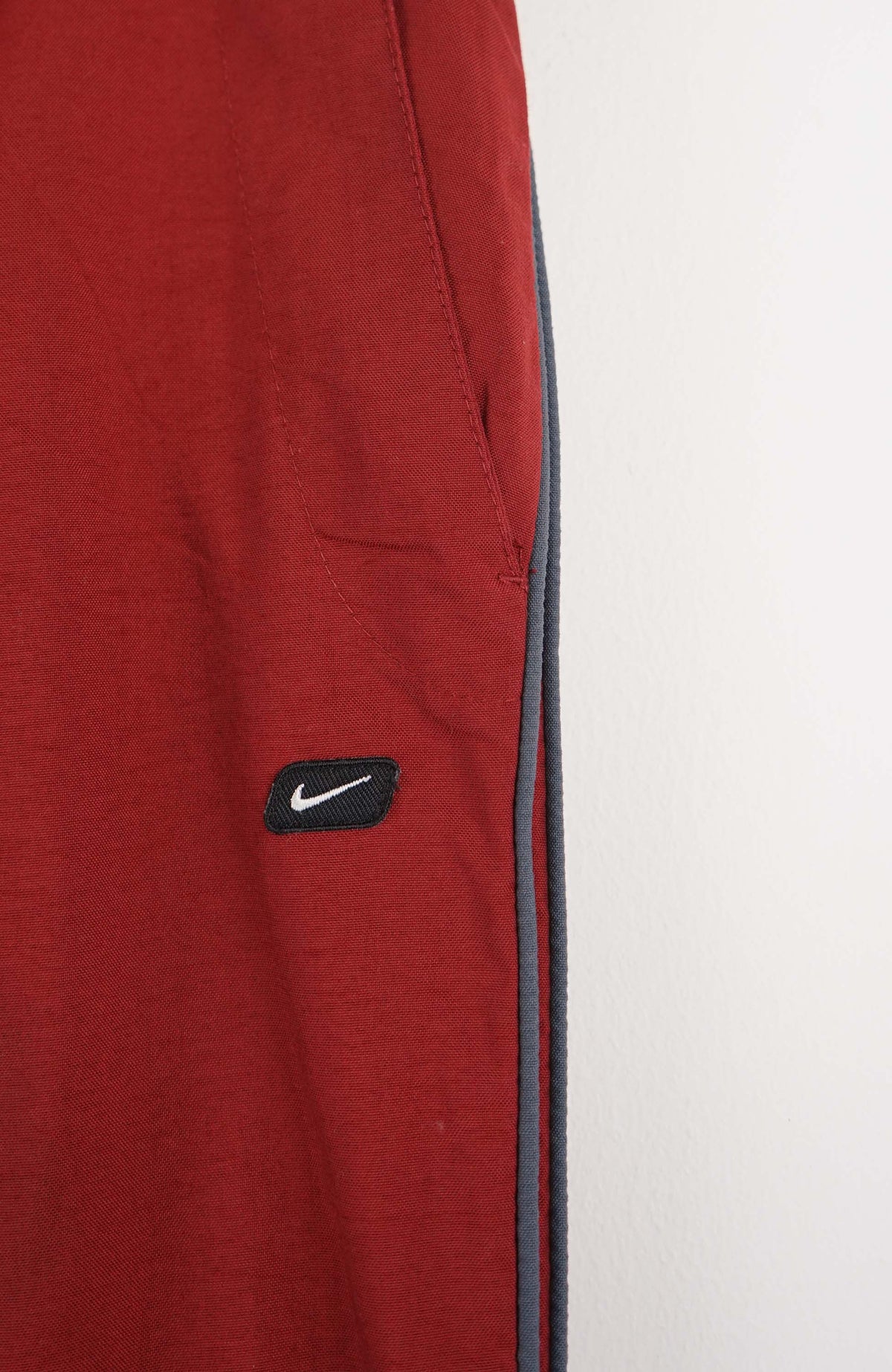 VINTAGE NIKE TRACK PANTS (M)