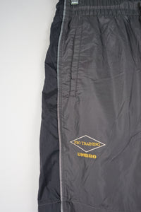 VINTAGE UMBRO TRACK PANT SHORTS (M)