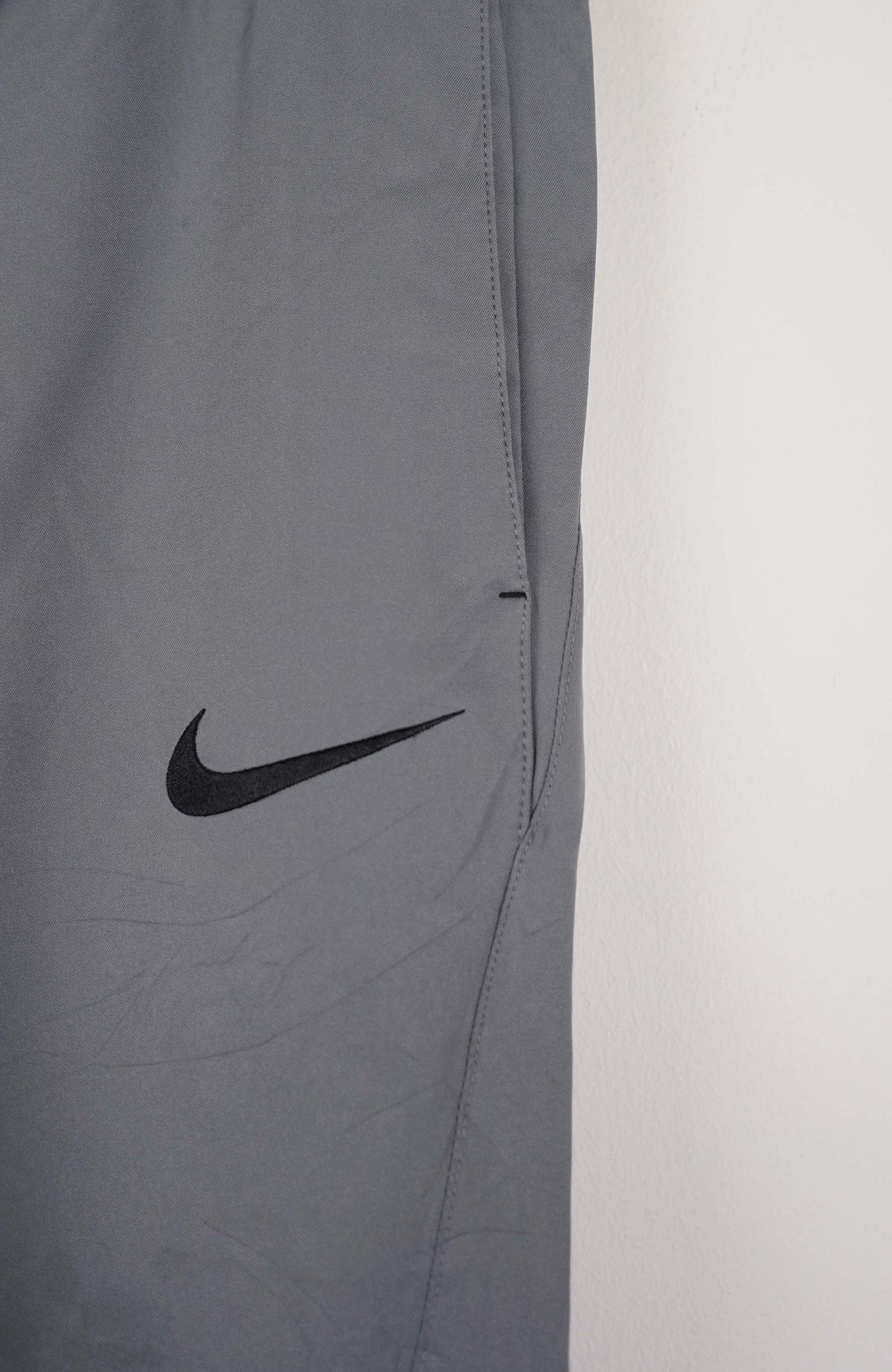 VINTAGE NIKE TRACK PANT SHORTS (M)