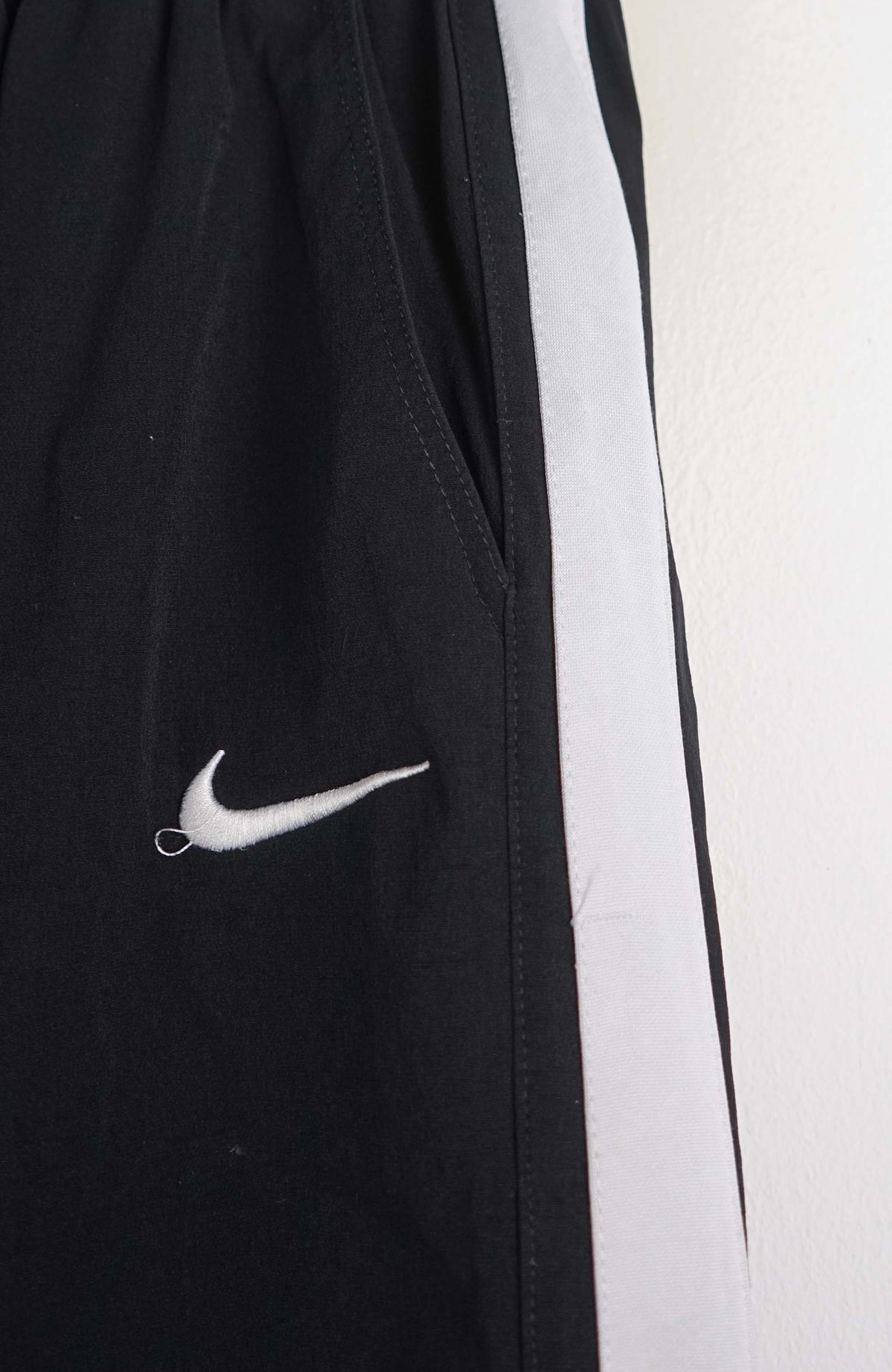 VINTAGE NIKE TRACK PANTS (S)