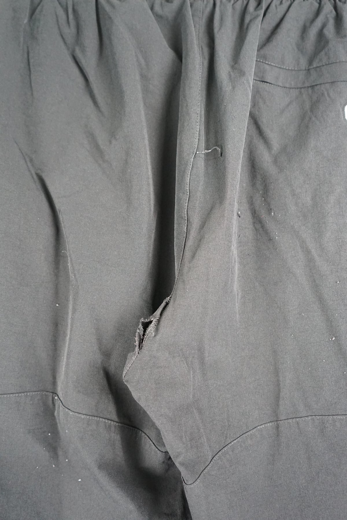 VINTAGE NIKE TRACK PANTS (S)