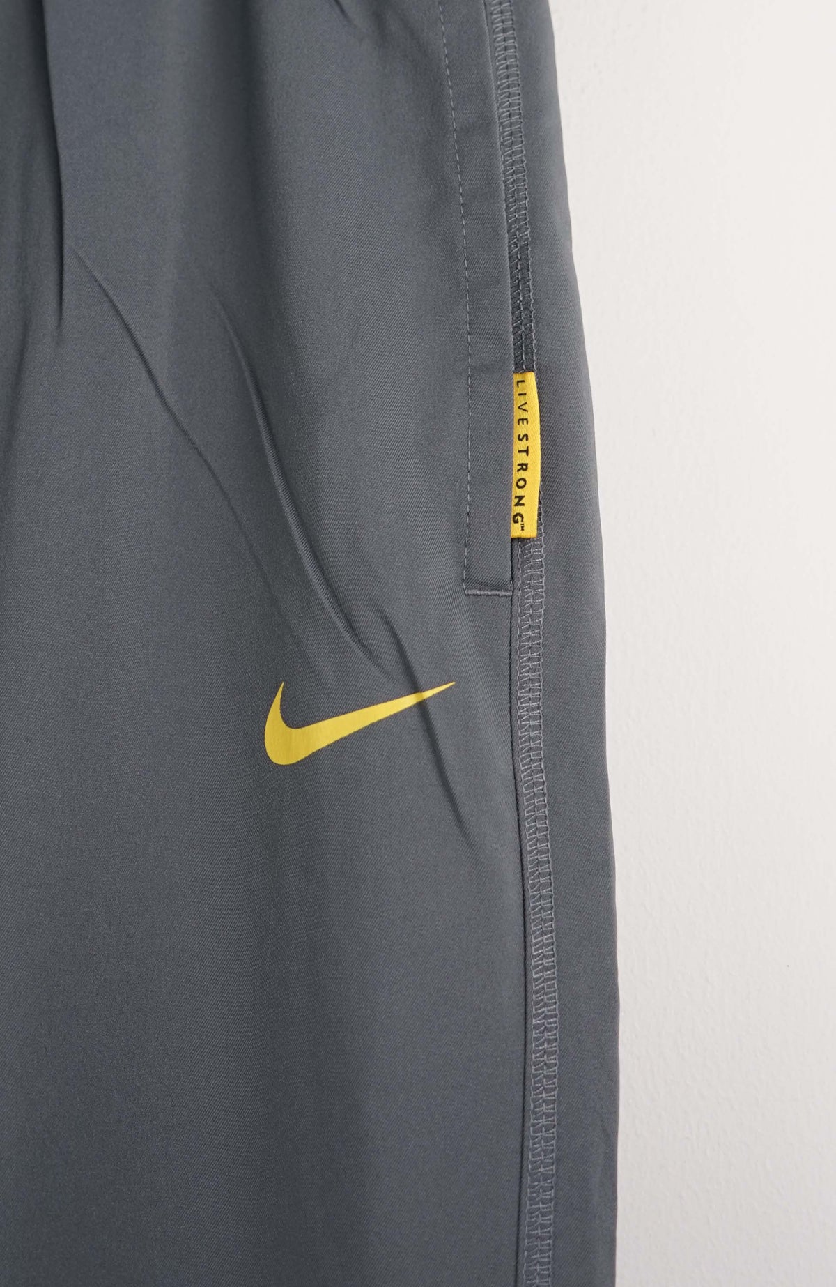 VINTAGE NIKE TRACK PANTS (L)