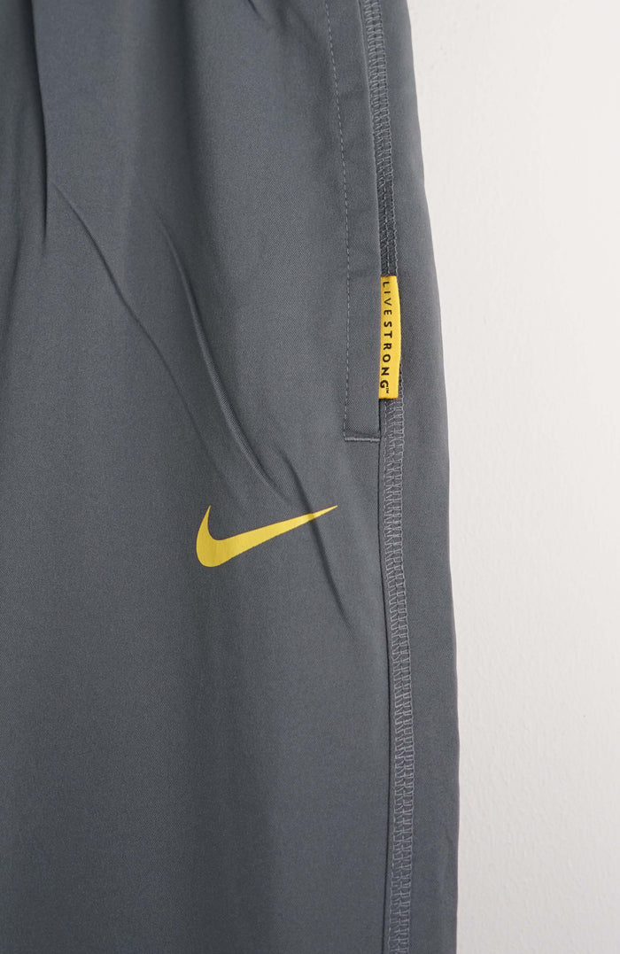 VINTAGE NIKE TRACK PANTS (L)
