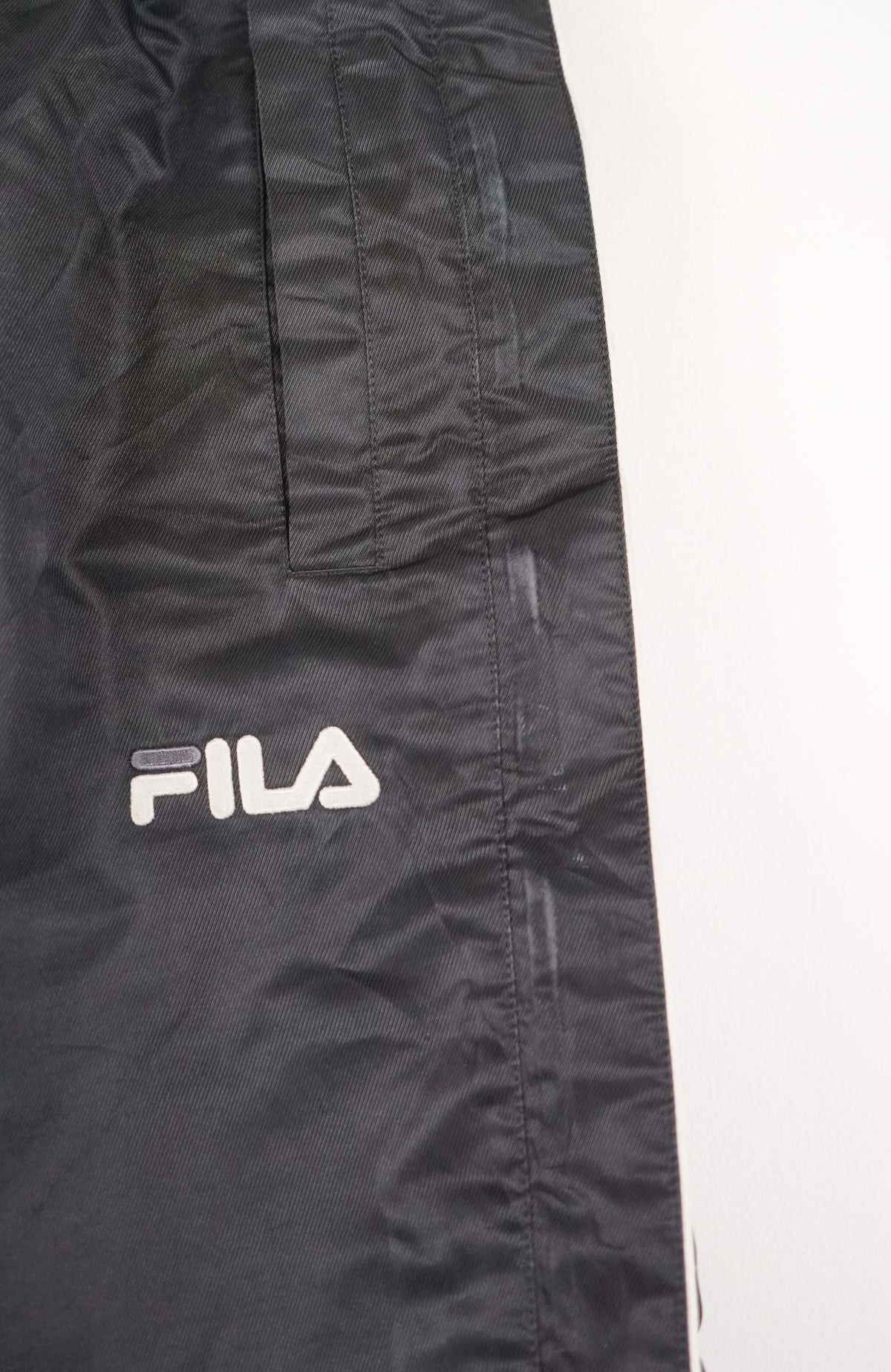 VINTAGE FILA TRACK PANT SHORTS (S)