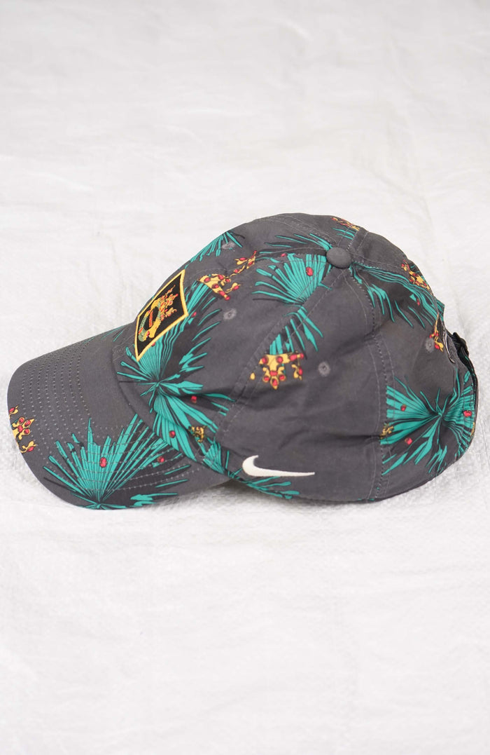 VINTAGE NIKE GOLF HAT
