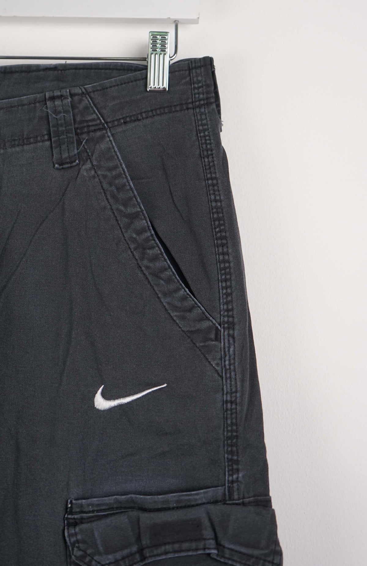 VINTAGE REWORK CARGO CAPRI SHORTS W32