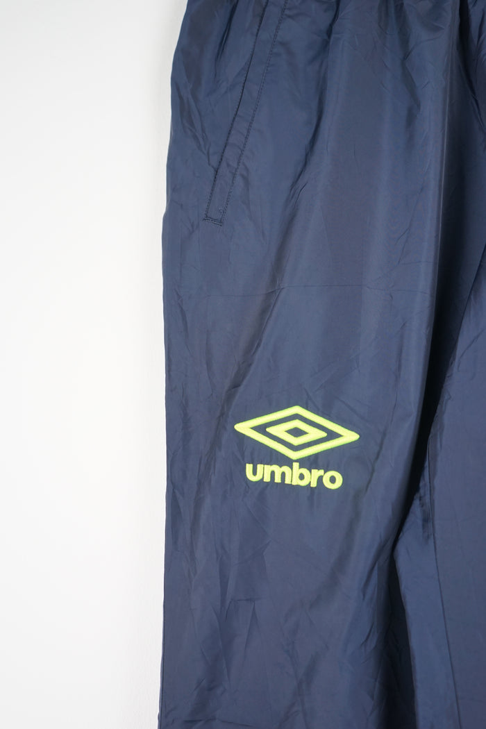 VINTAGE UMBRO TRACK PANTS (S)