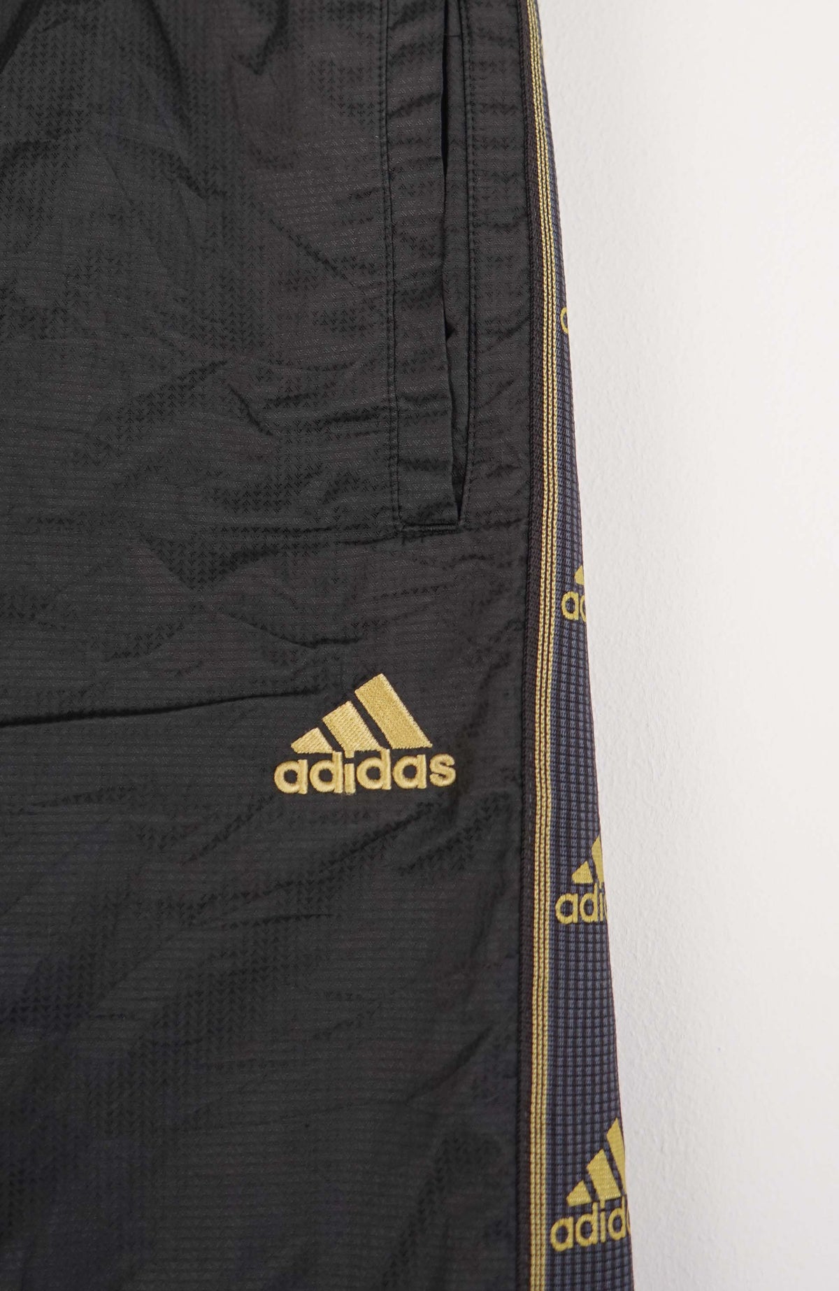 VINTAGE ADIDAS TRACK PANTS (M)