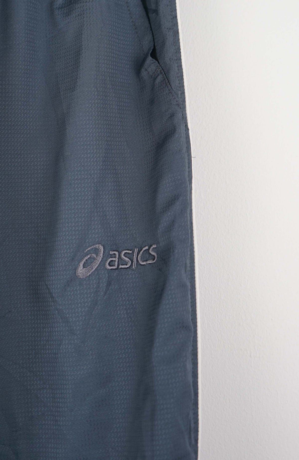 VINTAGE ASICS TRACK PANTS (M)