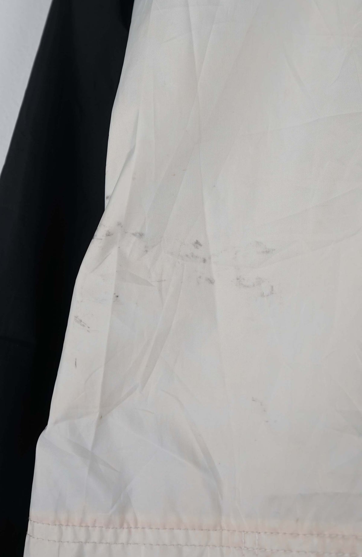 VINTAGE NIKE WINDBREAKER (L)