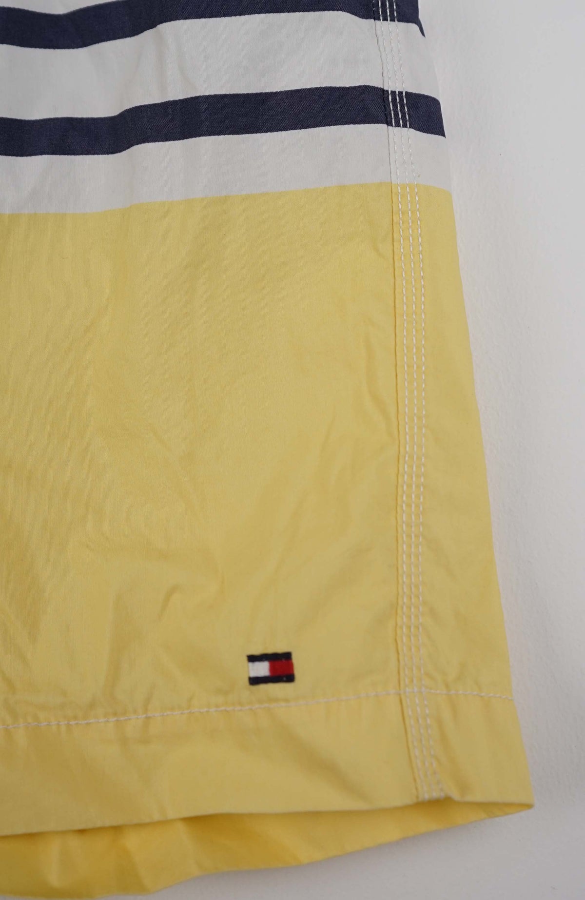 VINTAGE TOMMY HILFIGER BOARD SHORTS W34